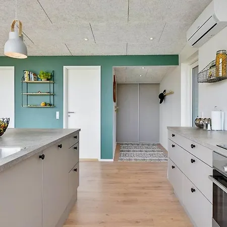 Modern Near Binderup 펜션 Binderup Strand