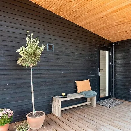 Modern Near Binderup