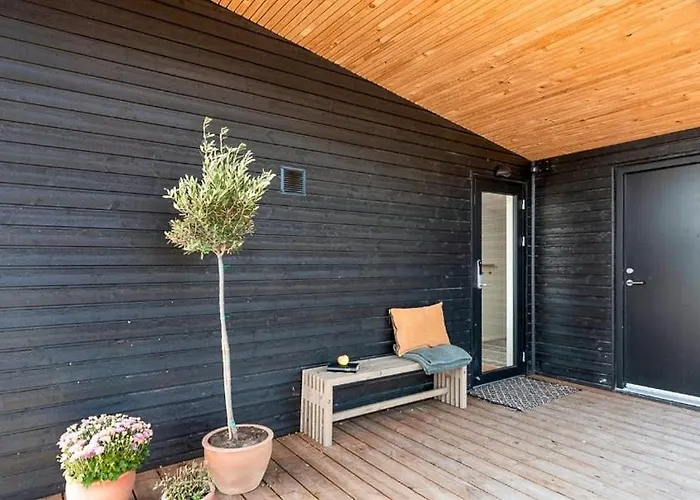 Modern Near Binderup